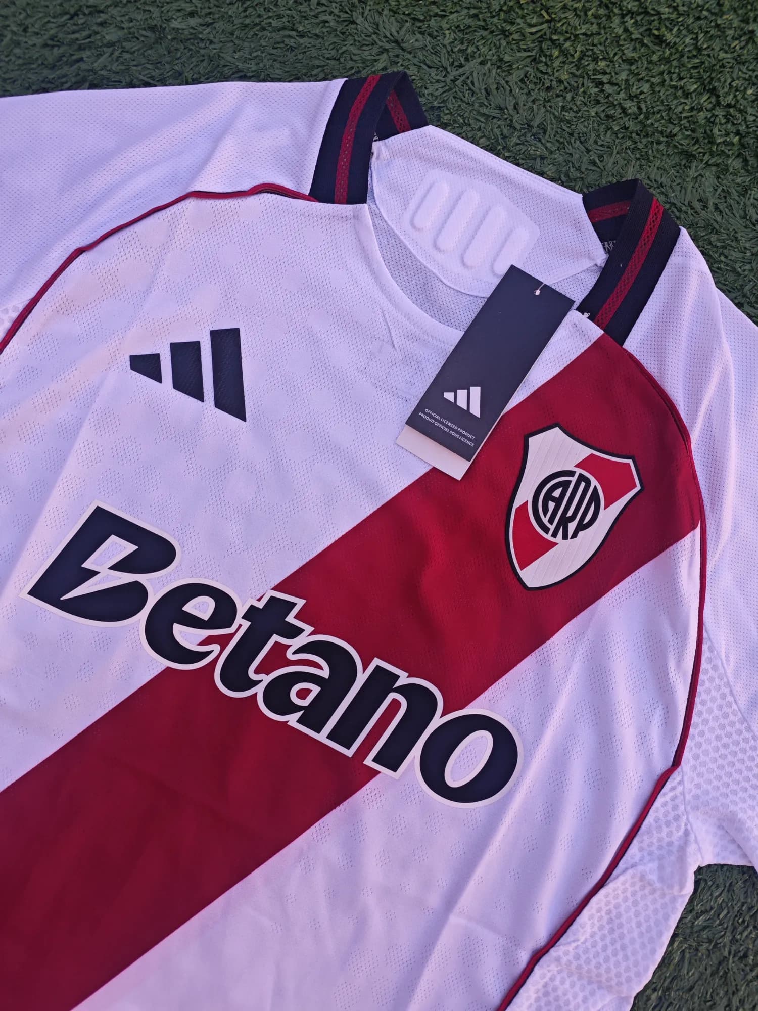 Camiseta de River titular 25/26, vista 2