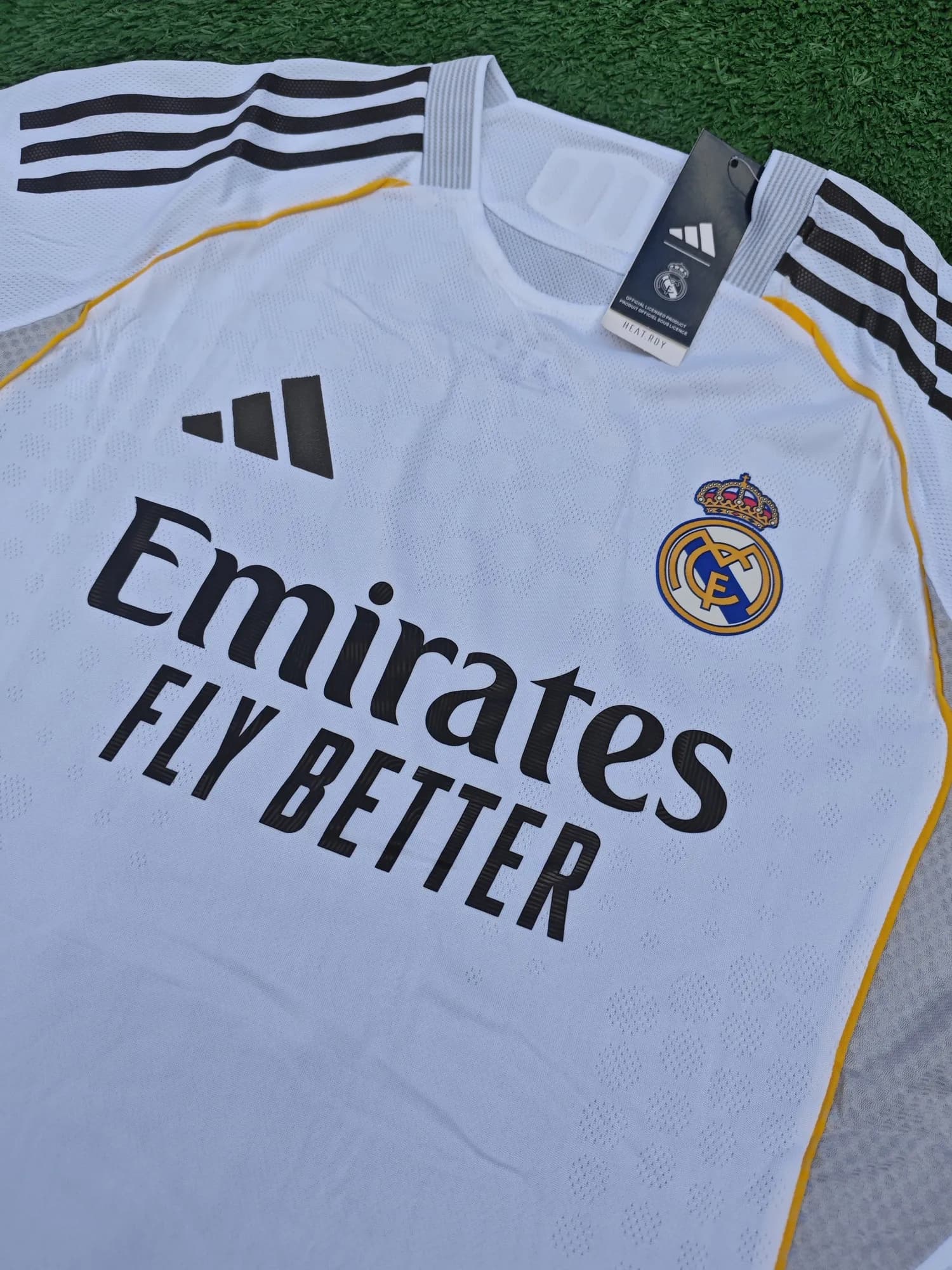 Camiseta de Real Madrid titular 25/26, vista 2