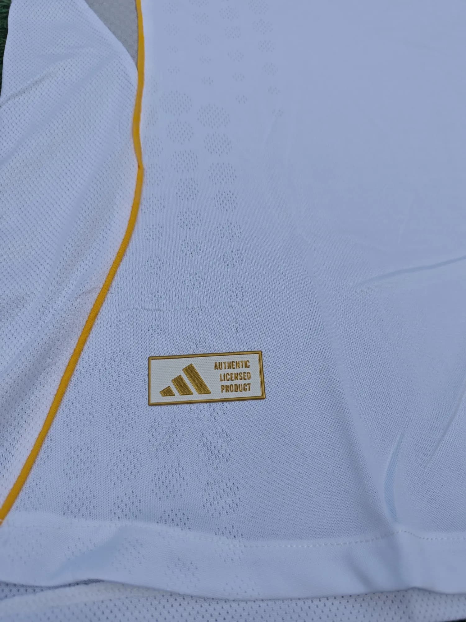 Camiseta de Real Madrid titular 25/26, vista 3