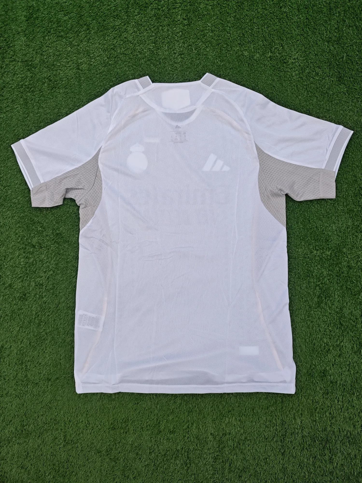 Camiseta de Real Madrid titular 25/26, vista 5