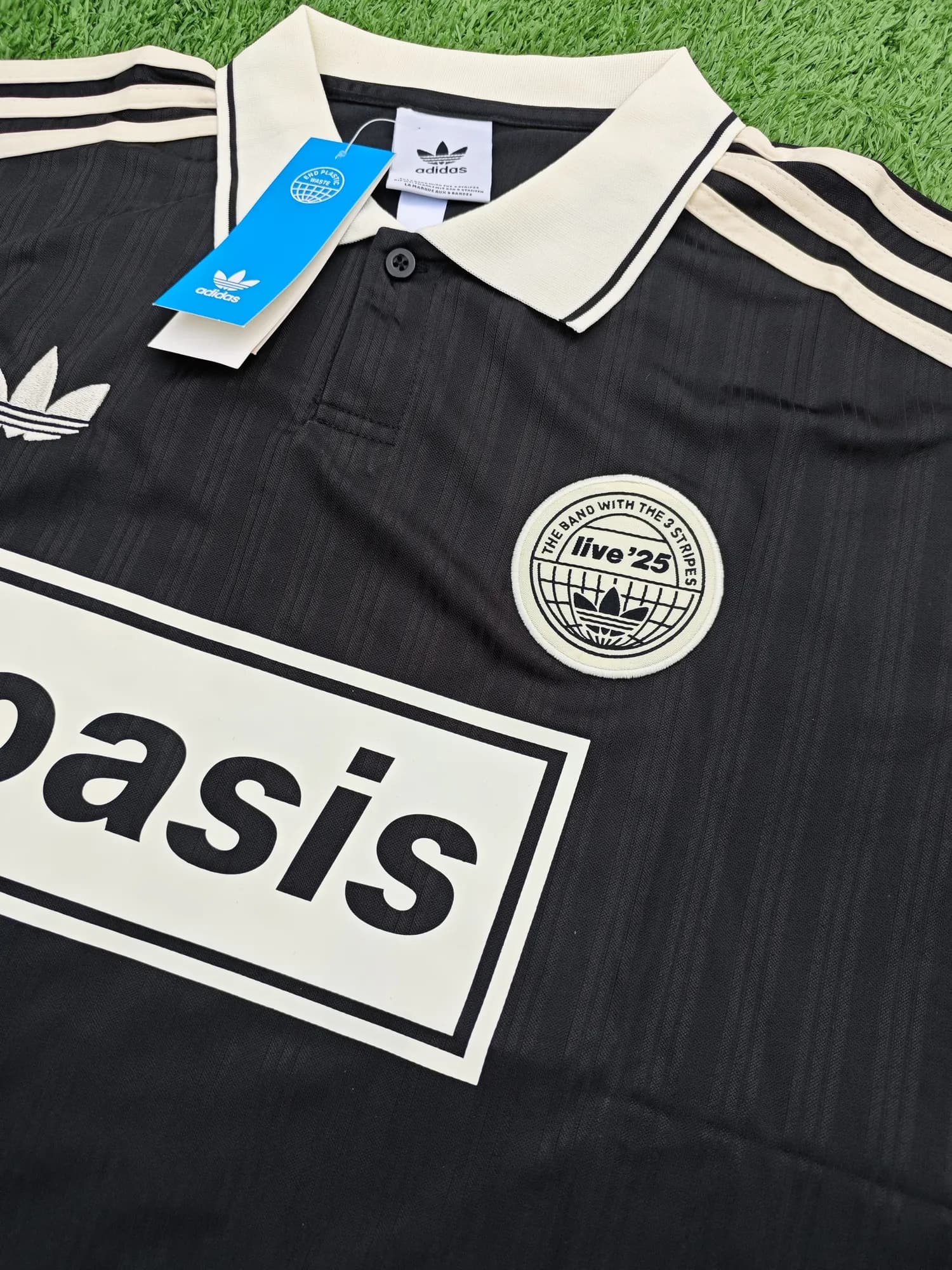 Remera Oasis Negra, vista 2