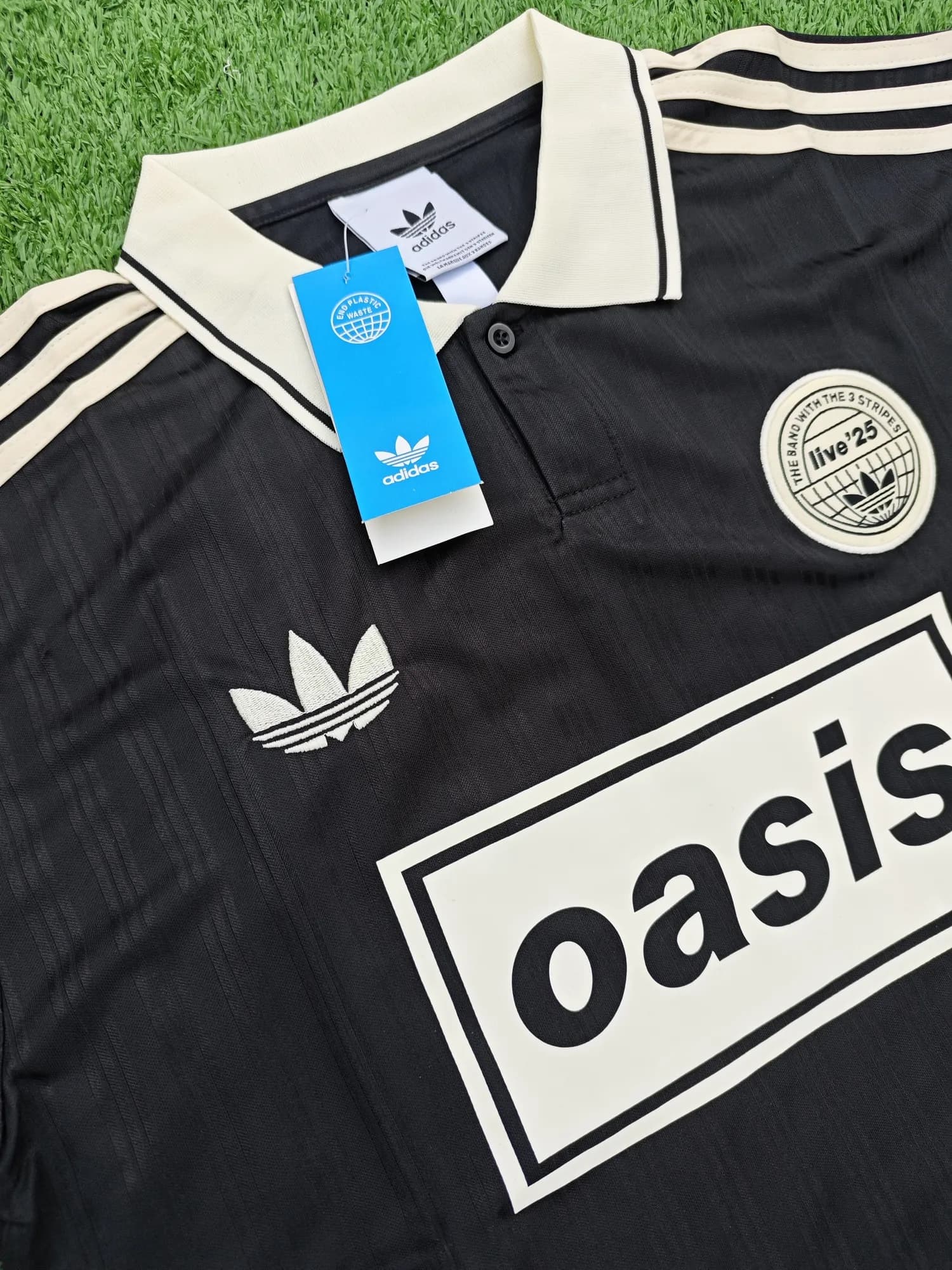 Remera Oasis Negra, vista 3