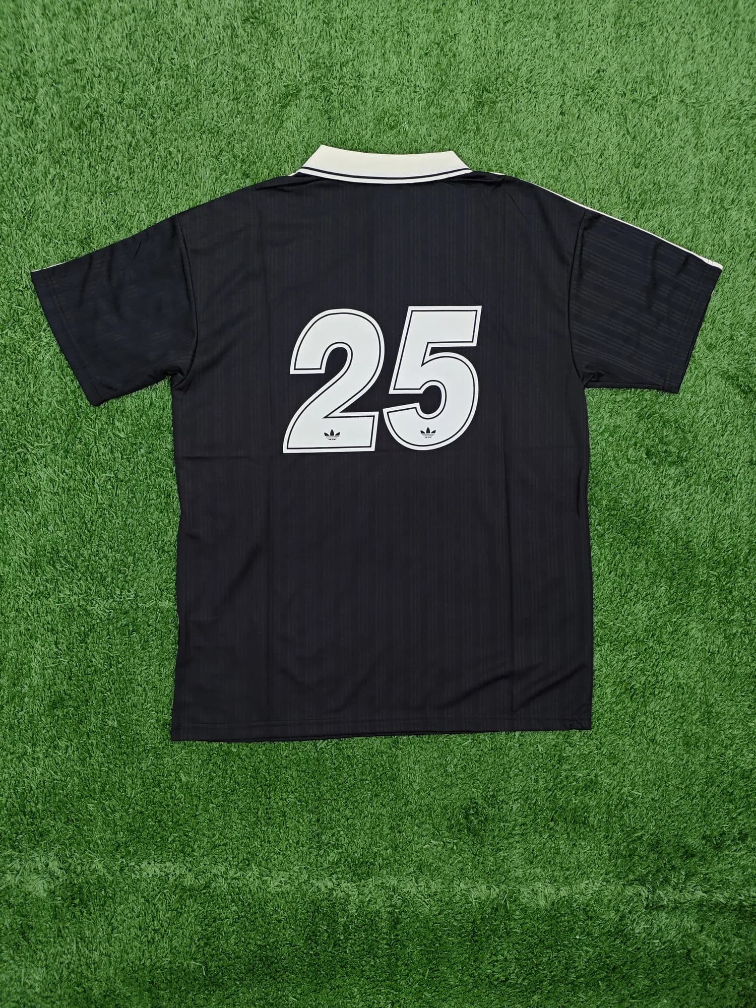 Remera Oasis Negra, vista 4