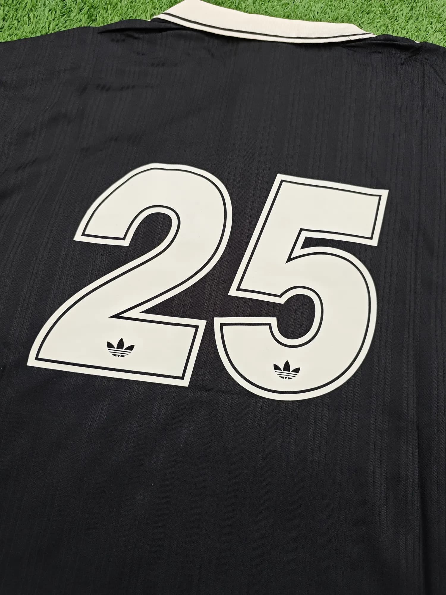 Remera Oasis Negra, vista 5