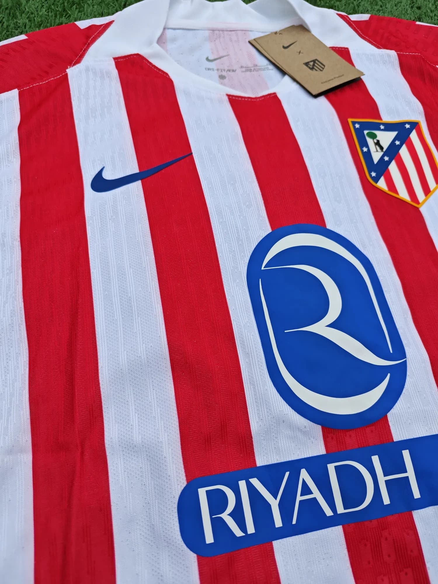Camiseta de Atletico de Madrid titular 25/26, vista 3