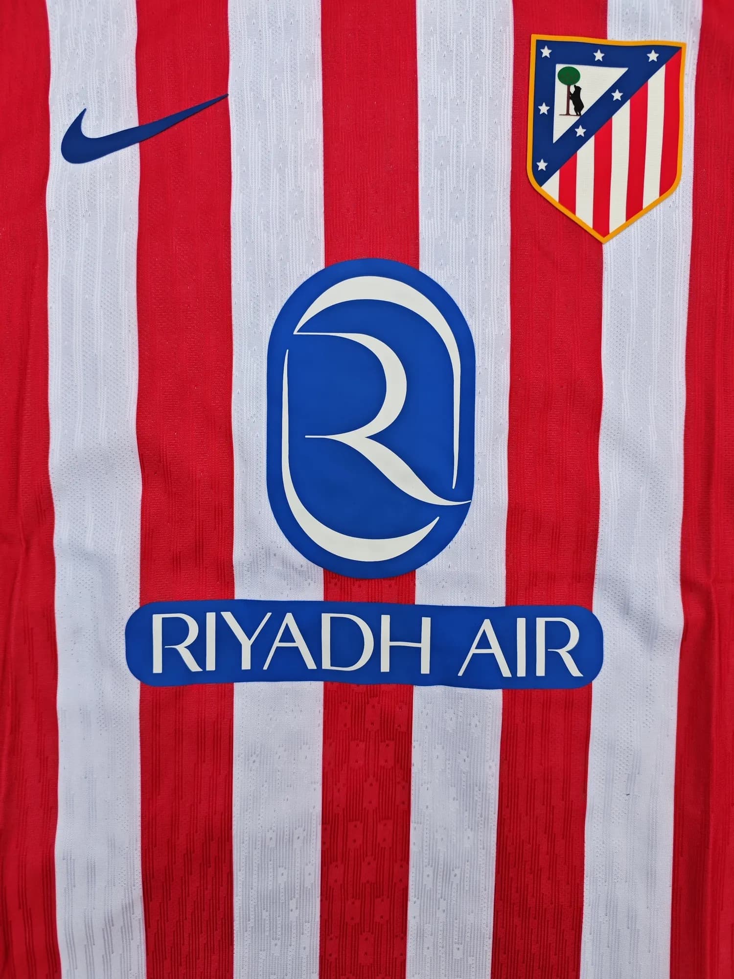 Camiseta de Atletico de Madrid titular 25/26, vista 4