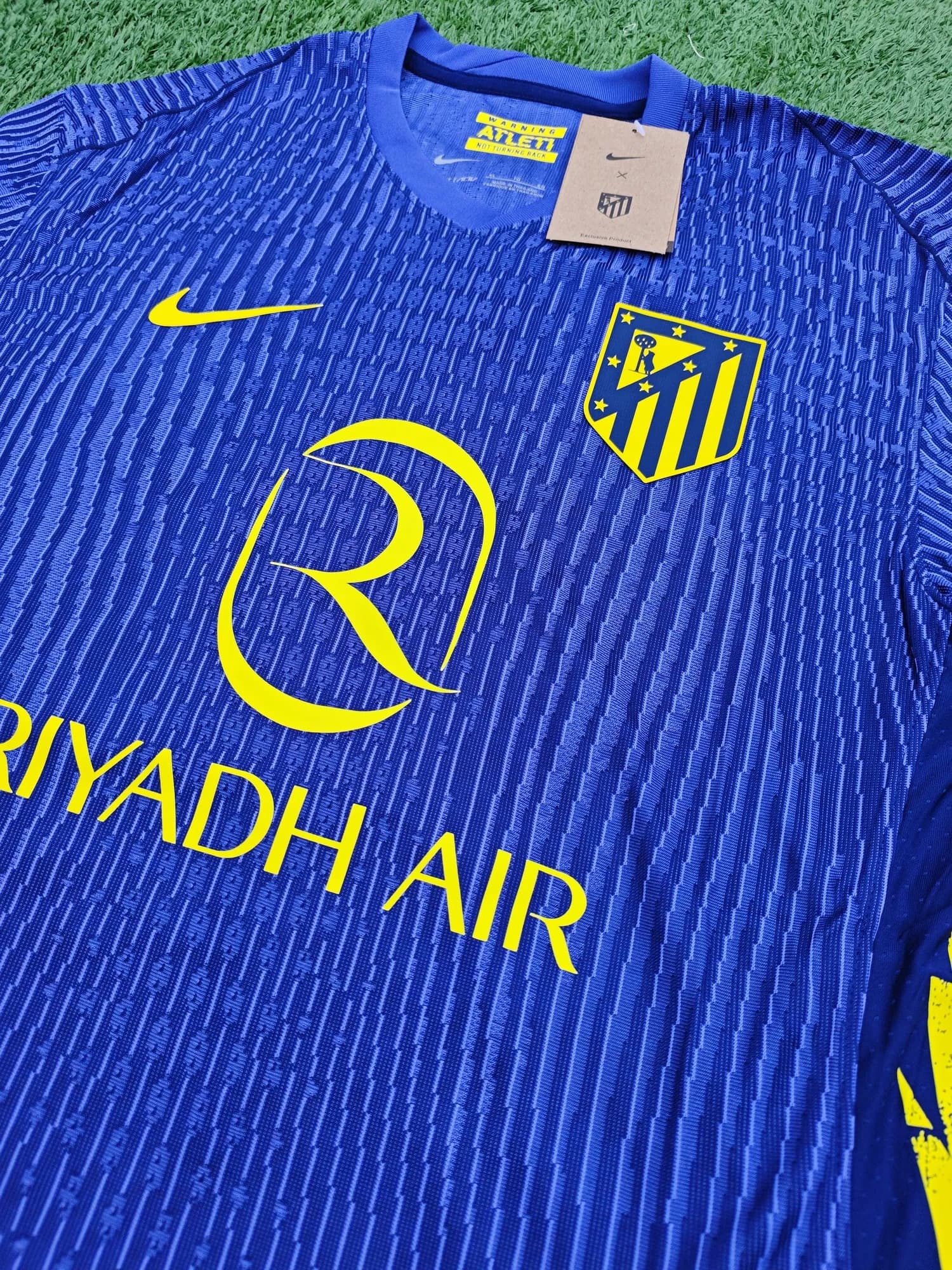 Camiseta de Atletico de Madrid suplente 25/26, vista 2