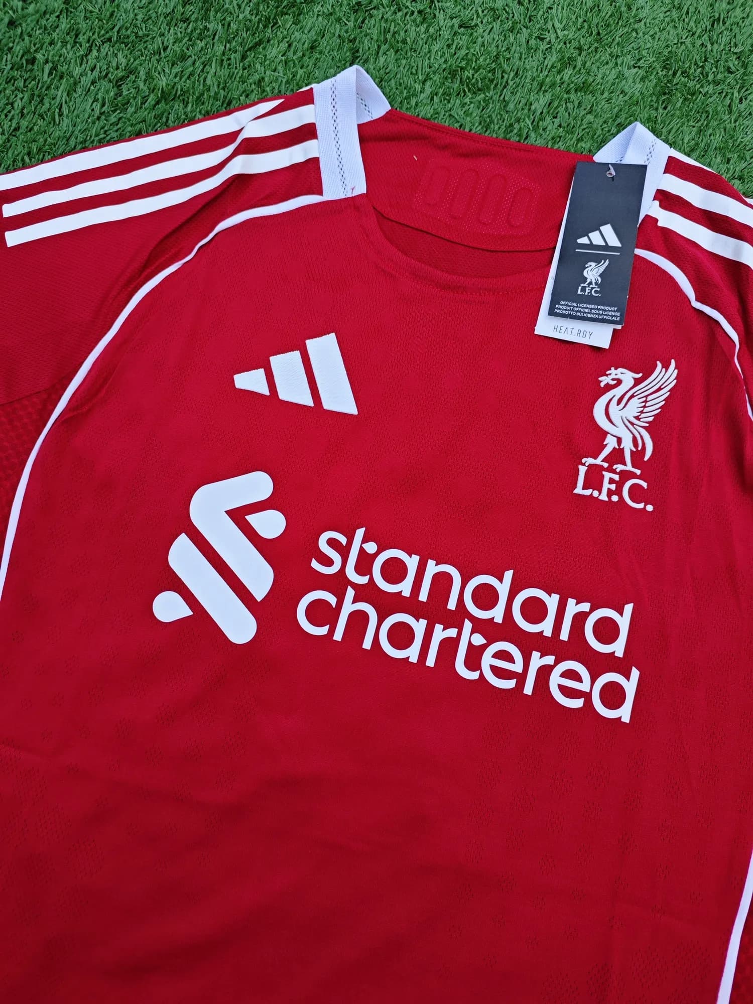 Camiseta de Liverpool titular 25/26, vista 2