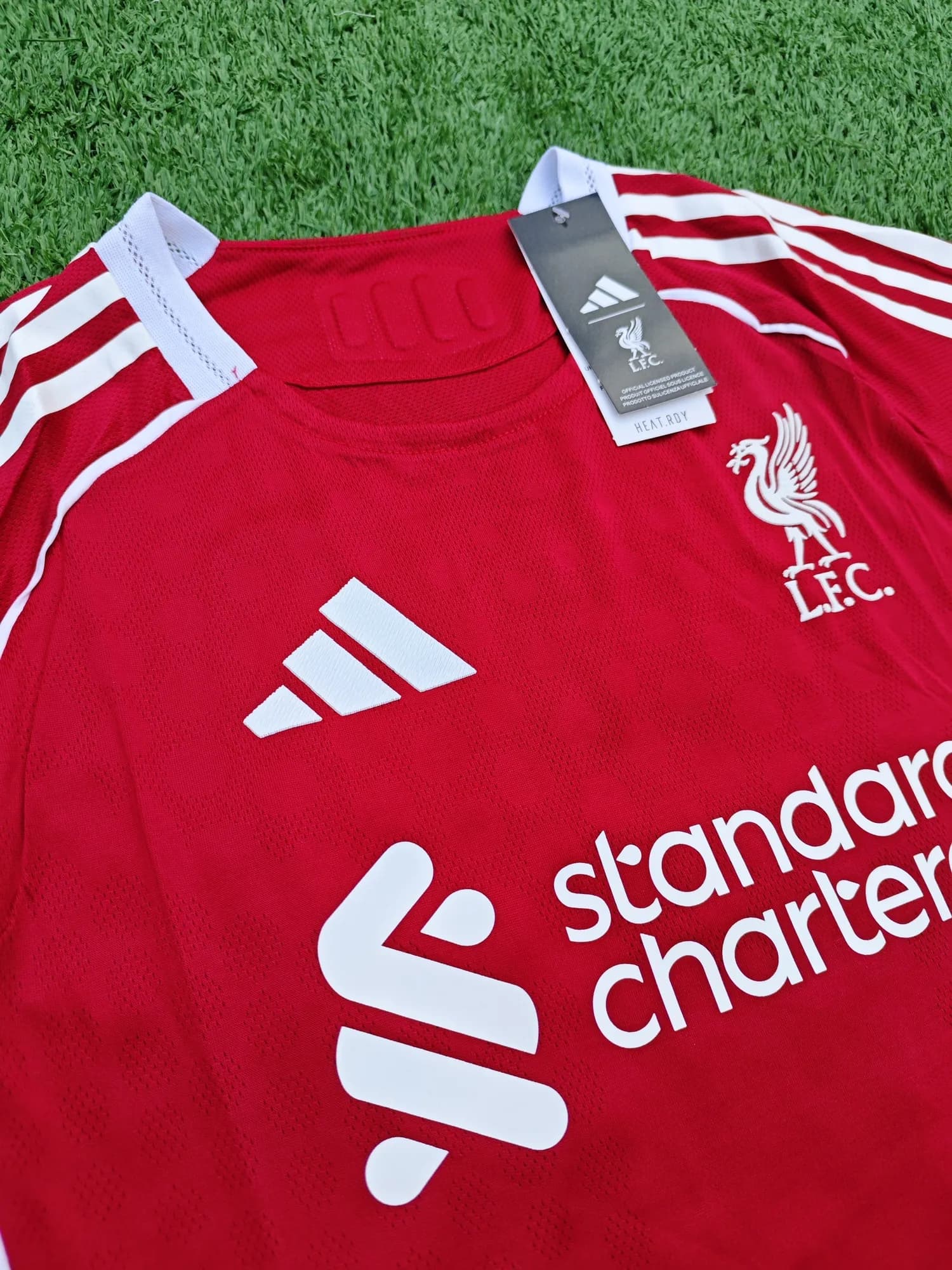Camiseta de Liverpool titular 25/26, vista 3