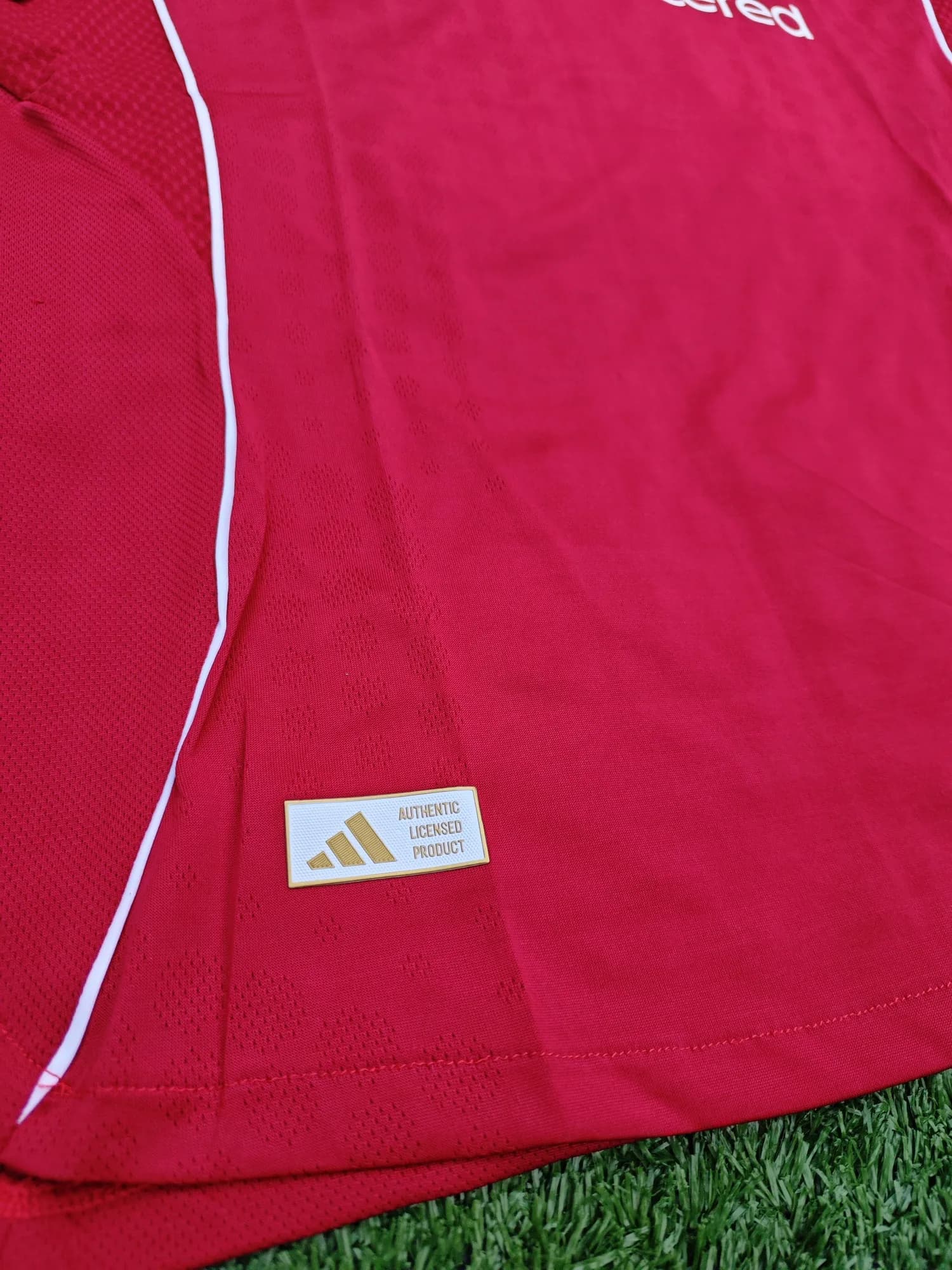 Camiseta de Liverpool titular 25/26, vista 4