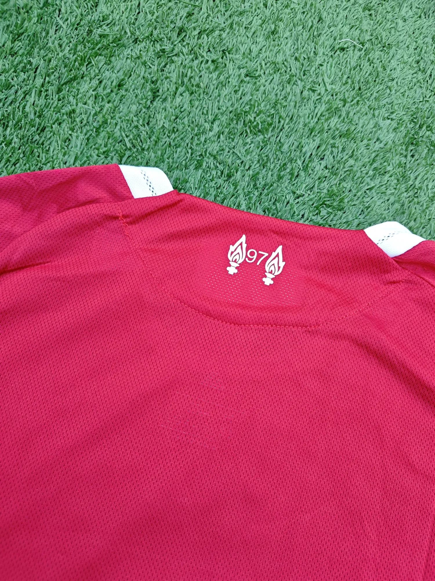 Camiseta de Liverpool titular 25/26, vista 6