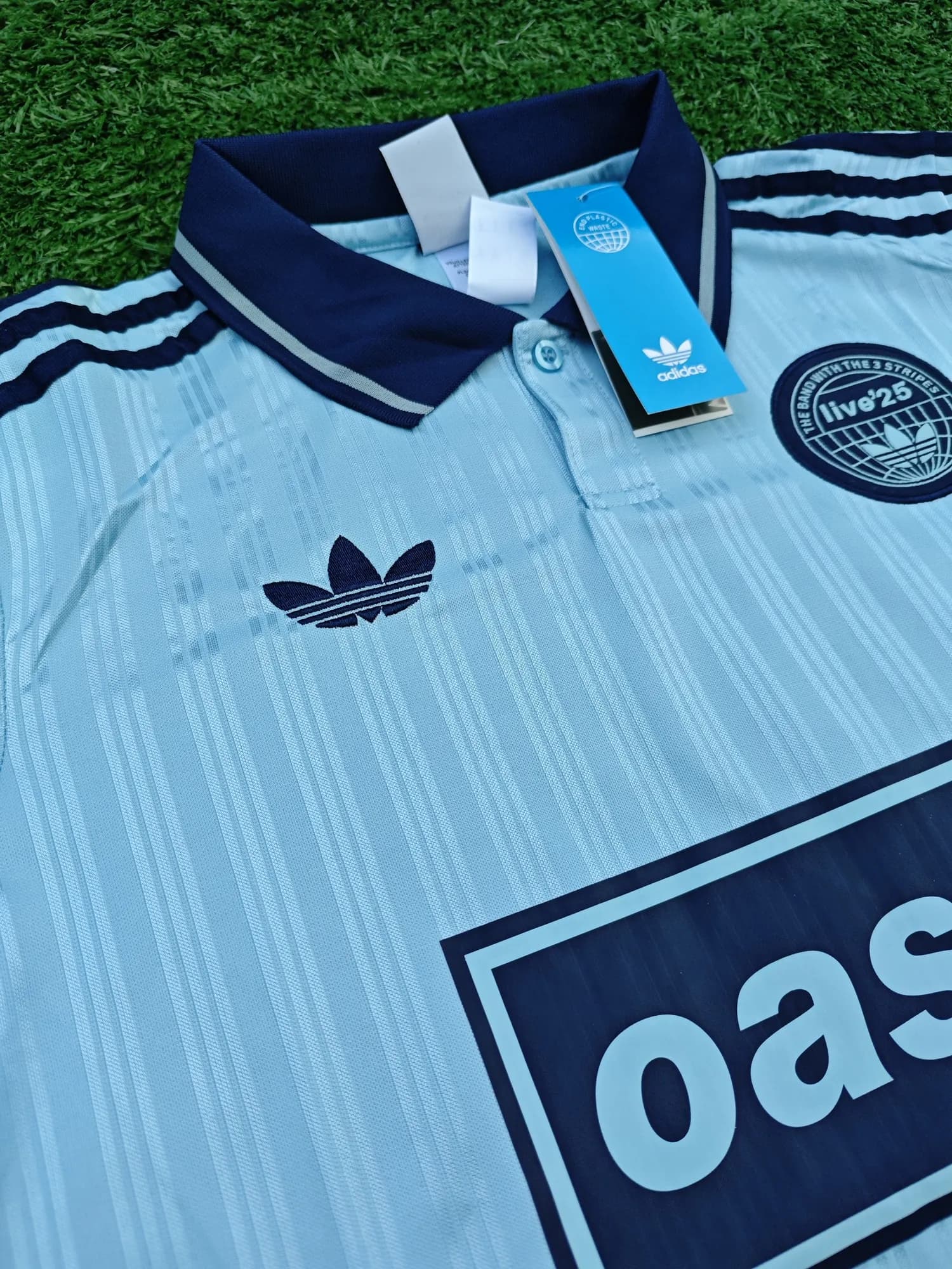 Remera Oasis Celeste, vista 3