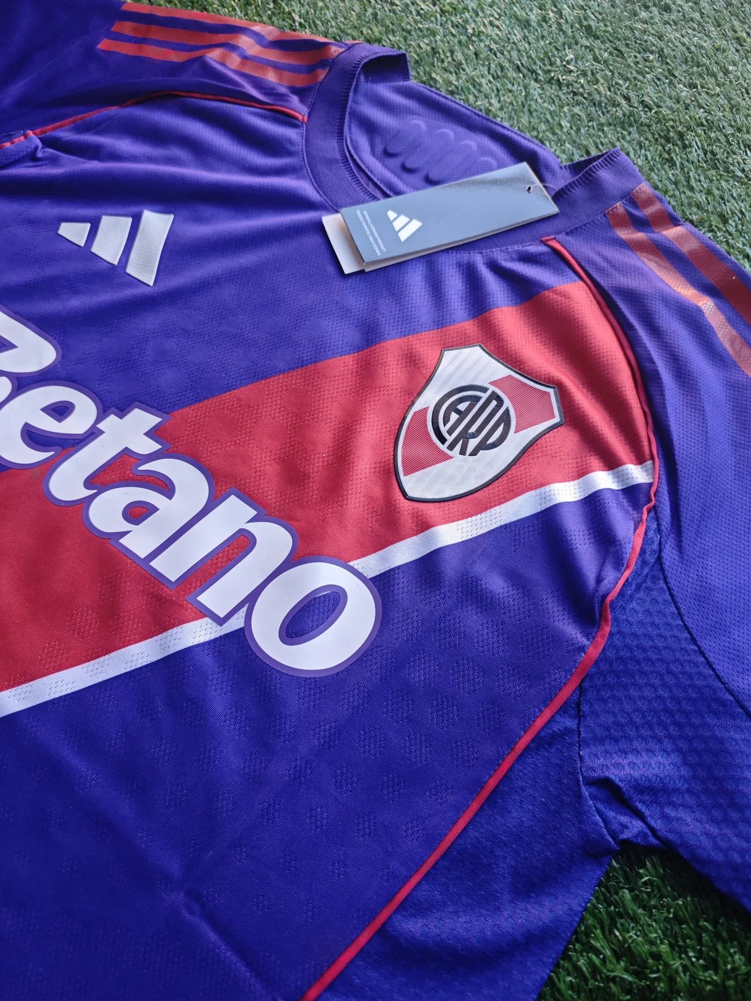 Camiseta de River tercera 2026, vista 2